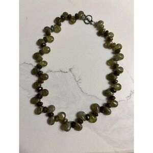 Green gemstone choker Necklace with toggle clasp